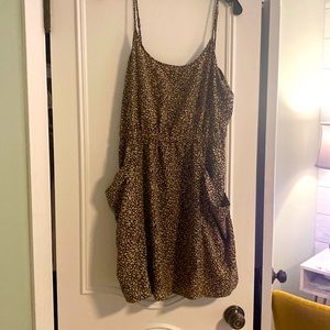 Adorable tan and black mini dress with pockets